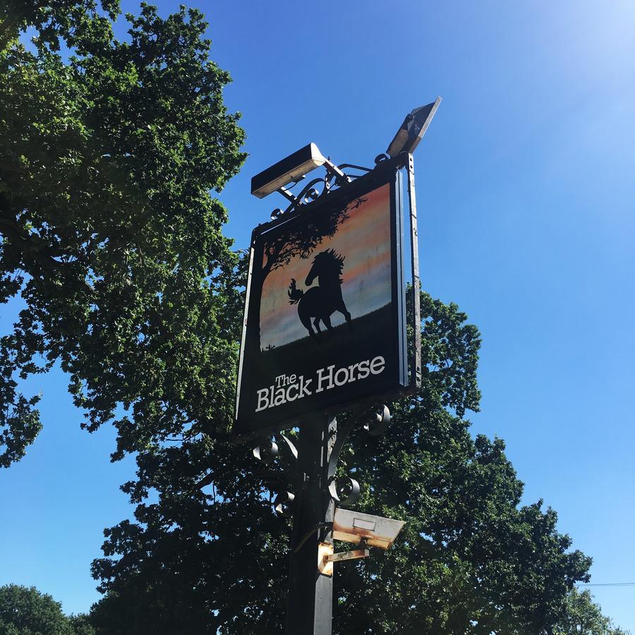 The Black Horse At Ireland 谢福德 外观 照片